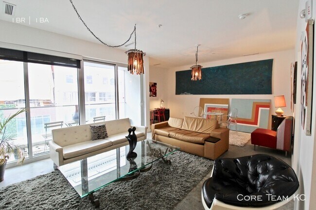 Foto del edificio - 1914 Main Large 1 Bedroom