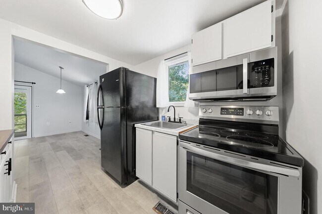Foto del edificio - 371 Oak Hill Rd