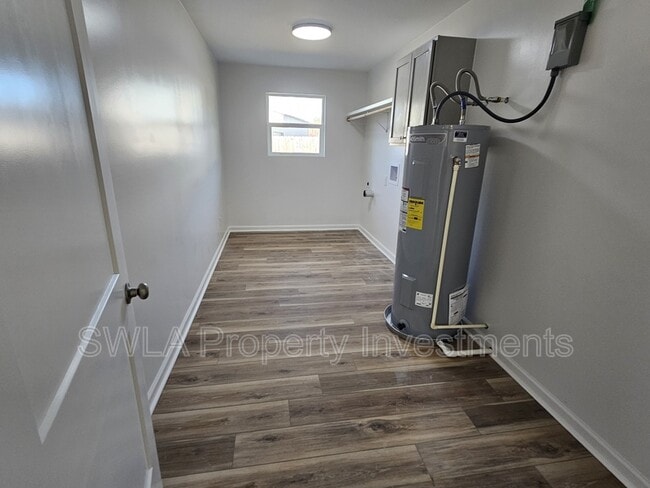 Building Photo - 213 Dewitt St