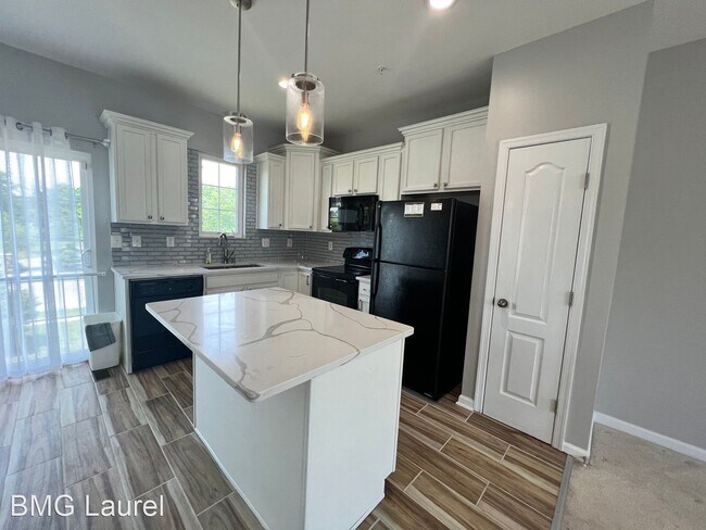 Building Photo - 2 br, 2.5 bath House - 708 Margaret Pl