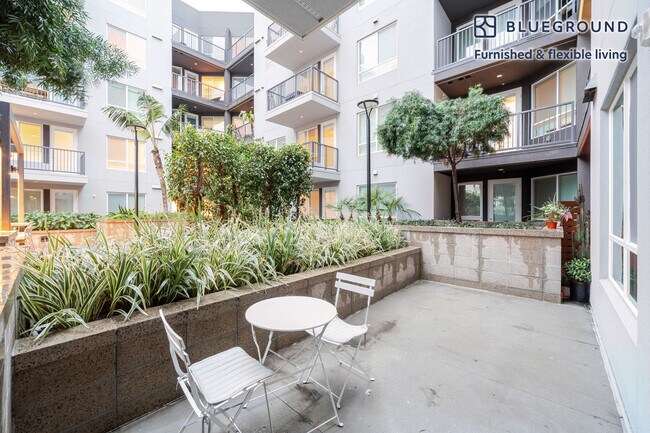 Building Photo - 101 River Pk Dr