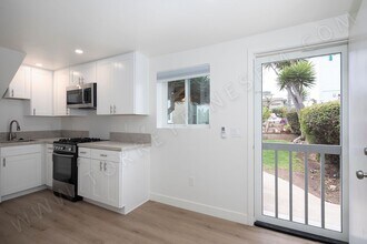 Building Photo - 4950 Del Mar Ave