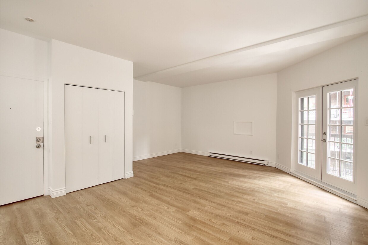 Primary Photo - 3421 Rue Durocher