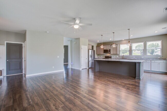 Foto del edificio - 2732 Harmony Lake Dr