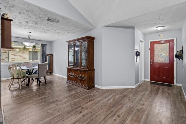 Building Photo - 20074 Crazy Horse Cir