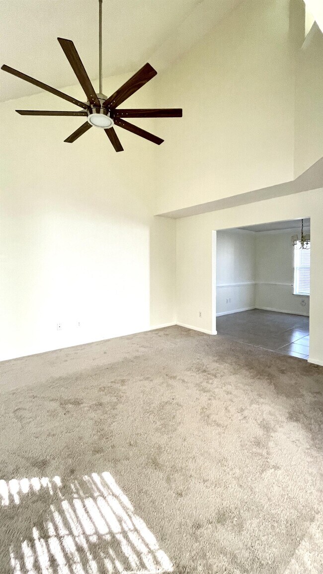 Foto del edificio - 2200 Holly Berry Ln