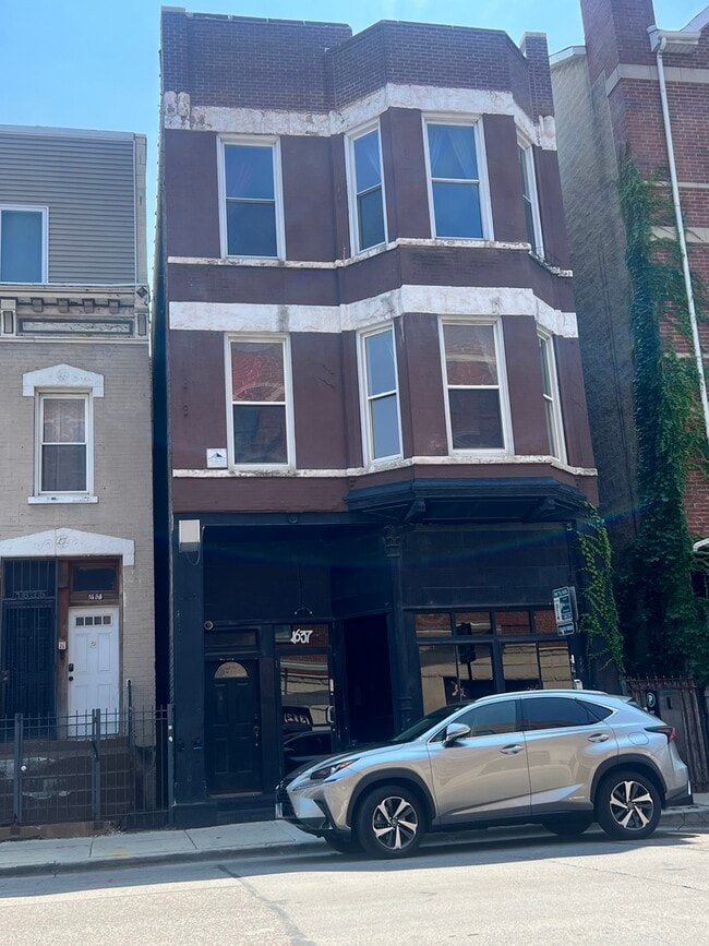 Building Photo - 1637 W North Ave