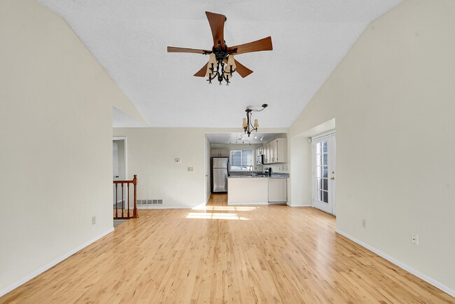 Building Photo - $2,300.00 - 3 Bedrooms, 2 Bathrooms Single Family Home in Broomfield with Fenced Yard!