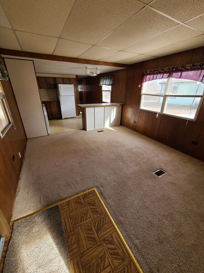 Building Photo - 3 Bedroom Mobile Home in Grandview Plaza