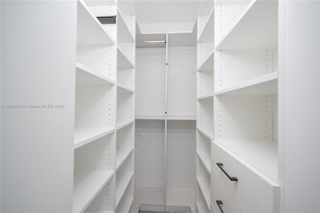 Foto del edificio - 305 NW 122nd St