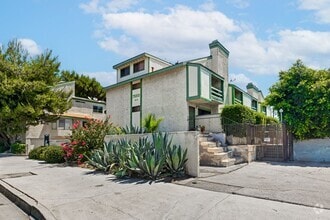 Building Photo - Bright, spacious Van Nuys 3-level townhome
