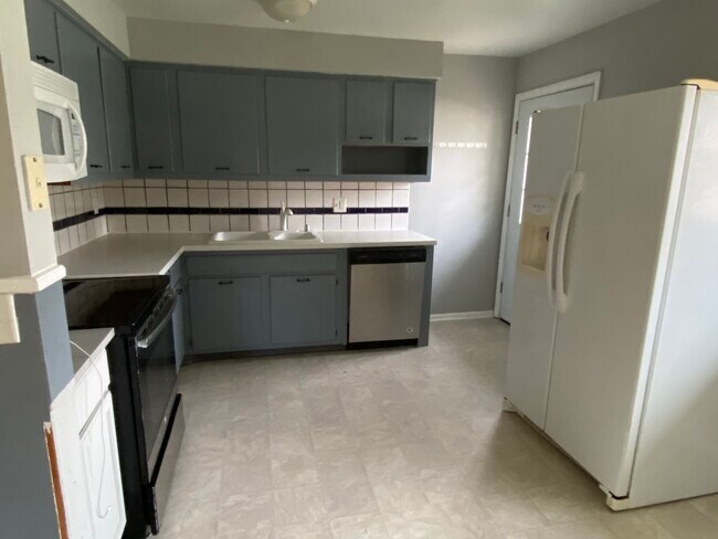 Eat in Kitchen - 378 Vinnedge Ave