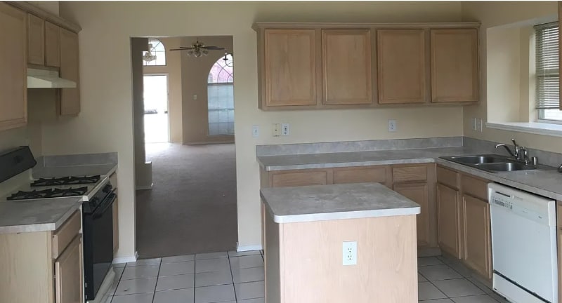 Building Photo - 2110 Bay View Dr