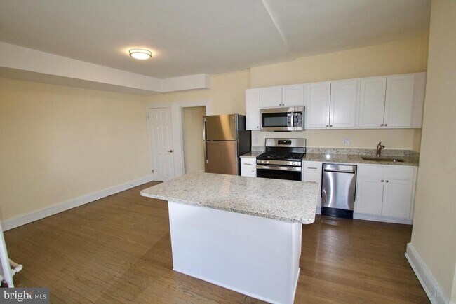 Foto del edificio - 2743 St Paul St