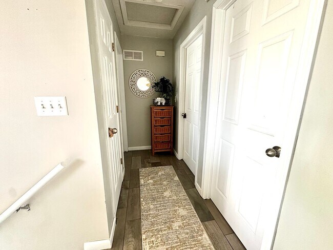 Foto del edificio - Charming and Updated 2 Bedroom House Avail...