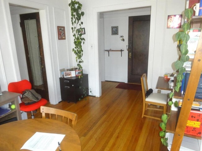 Building Photo - 1461 W Summerdale Ave