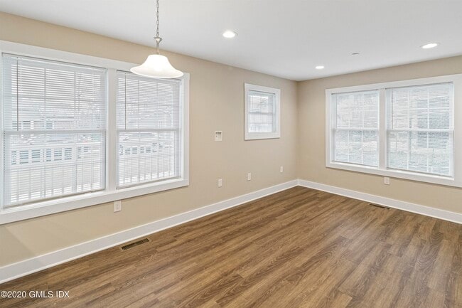 Building Photo - 303 Hamilton Ave