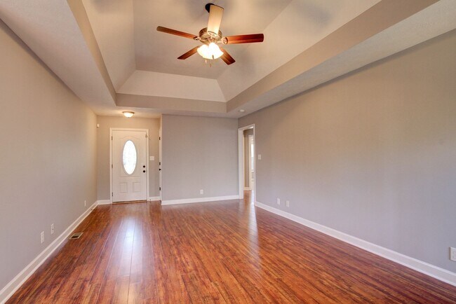 Foto del edificio - Amazing Brick Front Ranch Home With Hardwo...