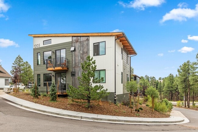 Foto del edificio - 1221 East Emma Drive