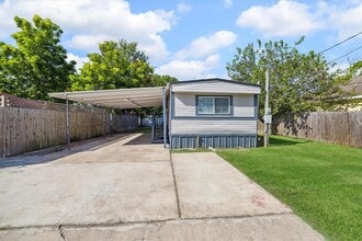 Building Photo - 703 E Fayle Ave