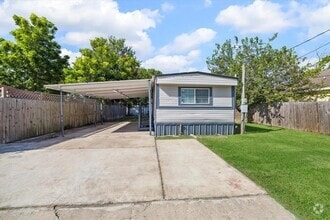 Building Photo - 703 E Fayle Ave