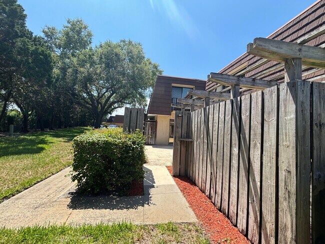 Foto del edificio - 2110 21st Ln