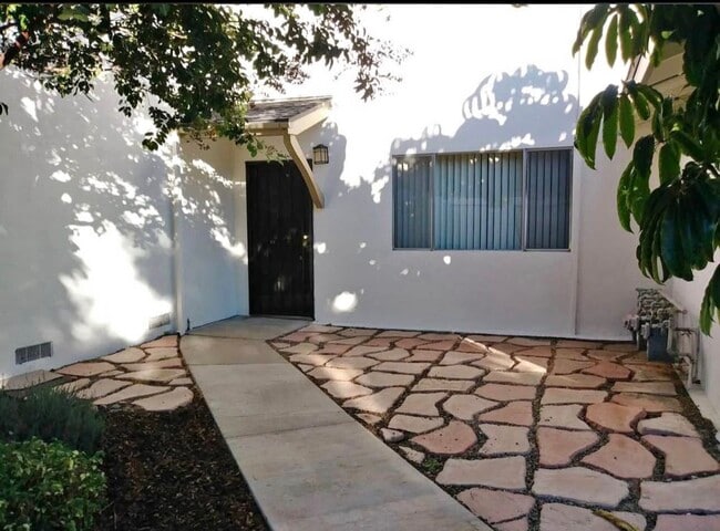 Building Photo - 8541 Emerson Cir