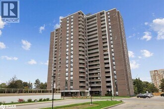 Building Photo - 1515 Lakeshore Rd E