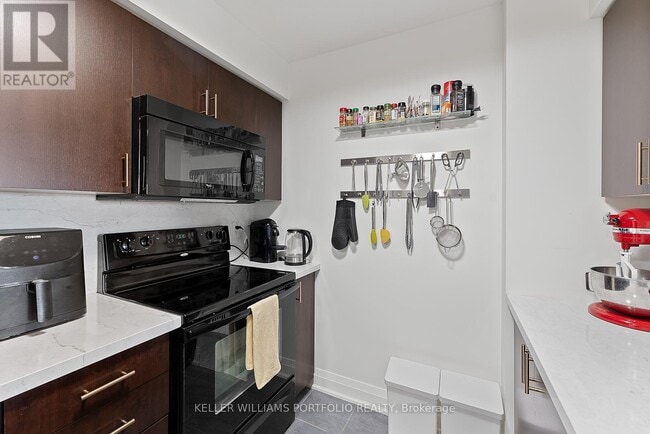 Building Photo - 60-1160 Heintzman St