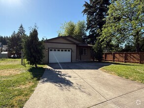 Building Photo - 4300 NE 137th Ave