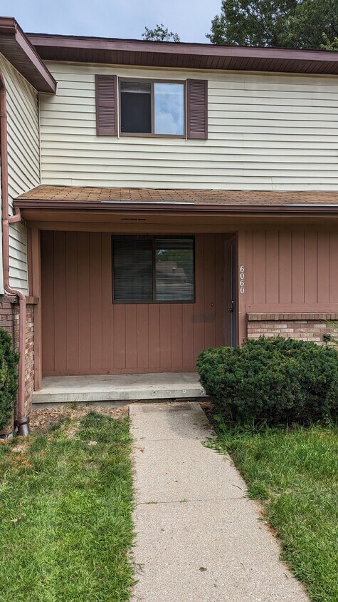 Primary Photo - 3 Bedroom 1.5 Bath Townhouse in Kentwood