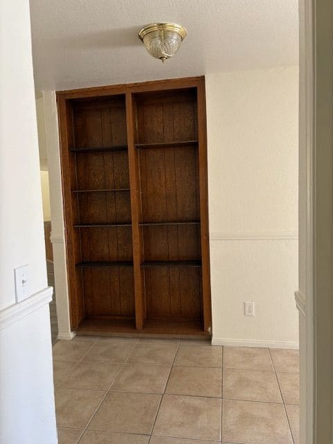 Building Photo - 14256 La Paz Dr