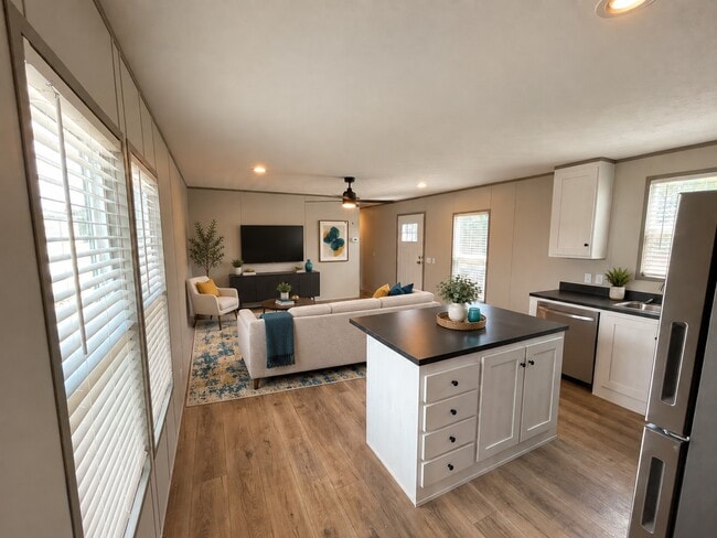 Building Photo - 106 Pine Cone Dr