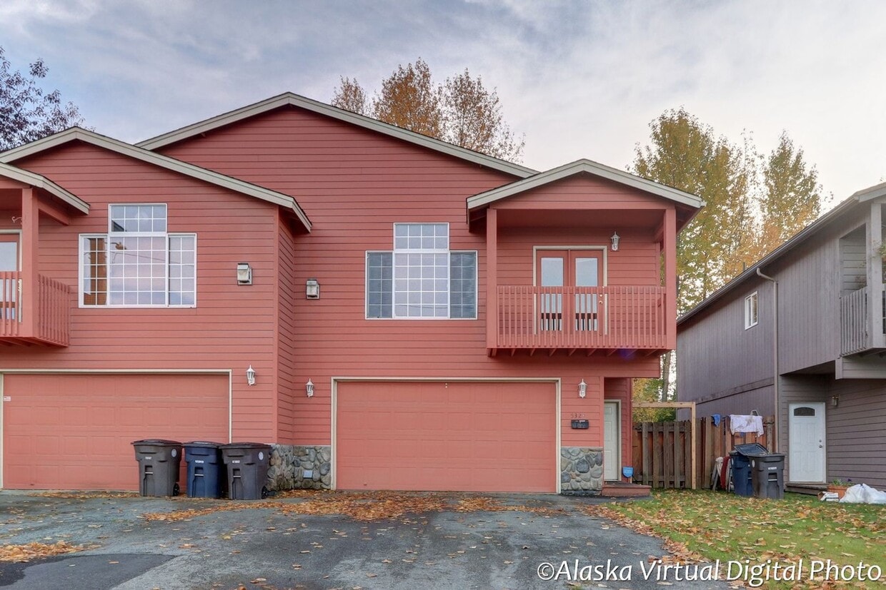 Midtown Spacious 3-Bedroom, 2-Bath Townhome - Midtown Spacious 3-Bedroom, 2-Bath Townhome