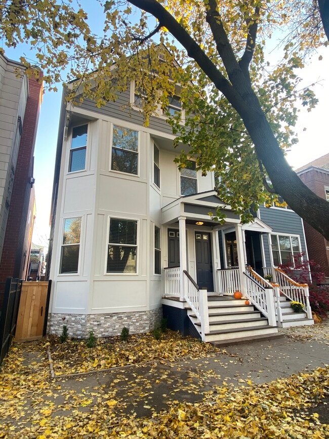 Building Photo - 1841 W School St