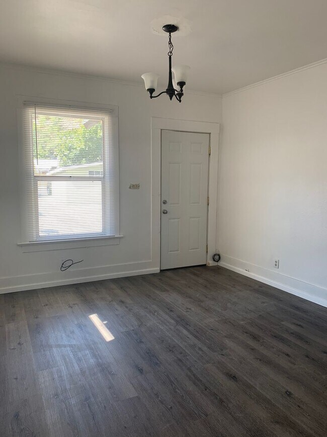 Foto del edificio - 1 bedroom 1 bath house located in Kellogg, Idaho.