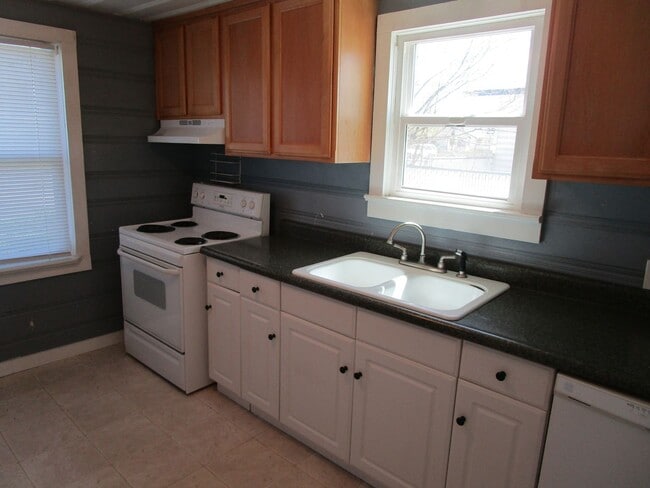 Building Photo - 0395