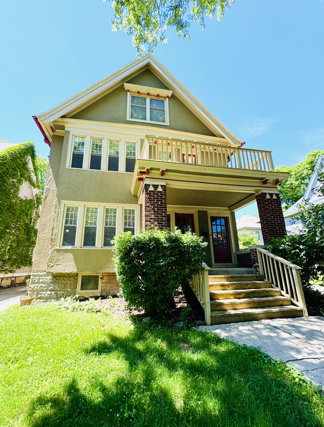 Primary Photo - 2483 N Frederick Ave
