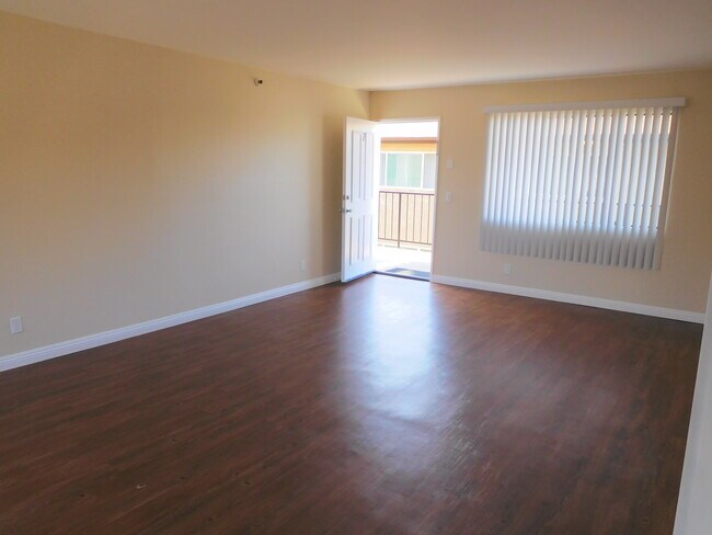 LIVING ROOM (VIEW 1) - 13930 Hawthorne Way