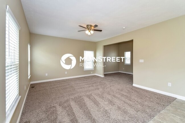 Building Photo - 4 Bedroom Pet-Friendly Home in Louisville, KY with Main Street Renewal