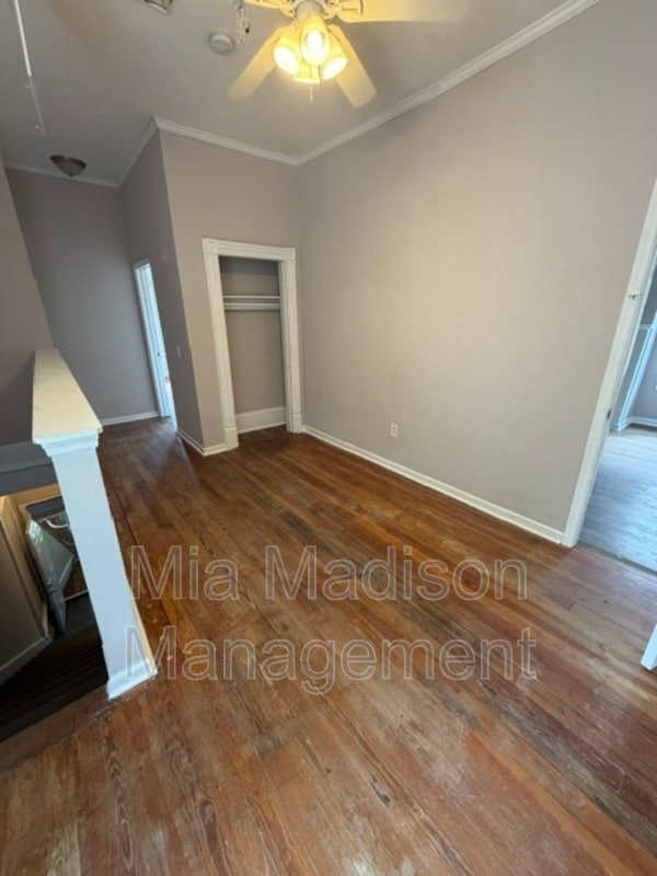 Building Photo - 305 W 39th St