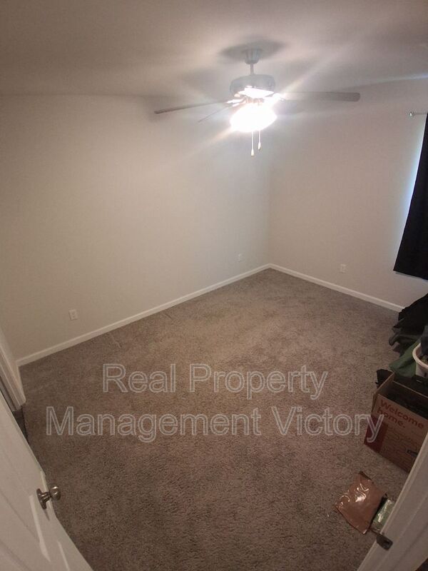Foto del edificio - 12516 Waterbury Way