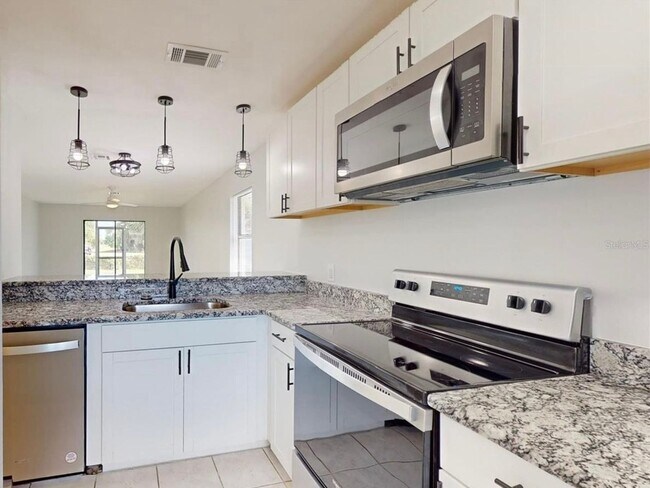 Building Photo - Fully Renovated 2 Bedroom Townhome in Venice