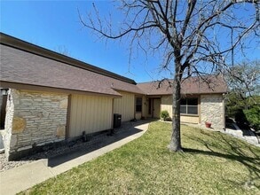 Building Photo - 10 Oaks Pl