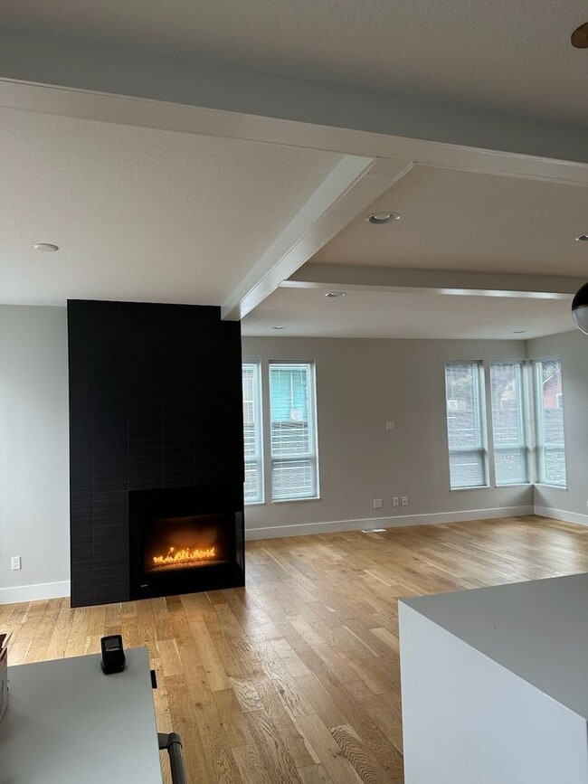 Building Photo - Urban Modern 5 Bedrooms, 3 1/2 Bathrooms, Three-Story Home in the heart of NE Portland!