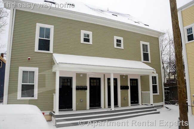 Building Photo - 26 Putnam St