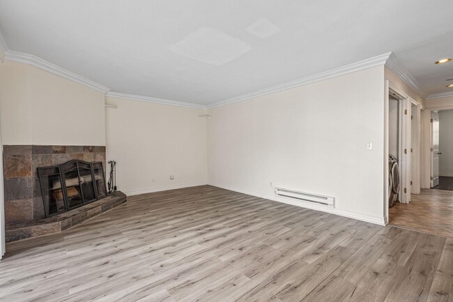 Building Photo - 3211 Midway Dr
