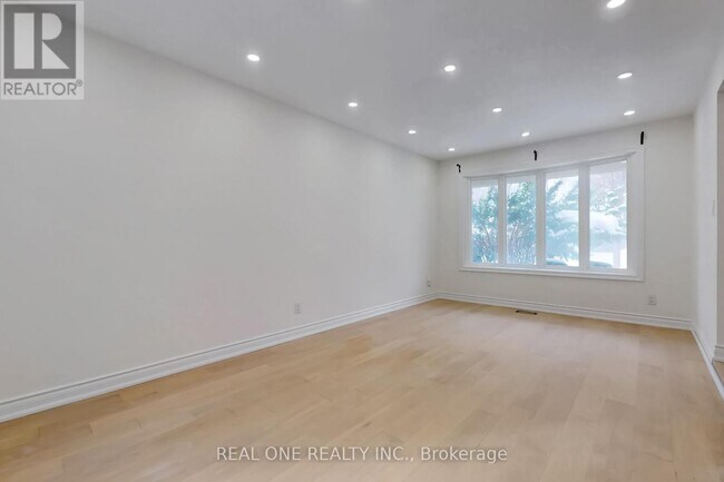 Photo du bâtiment - 86 Breckonwood Crescent