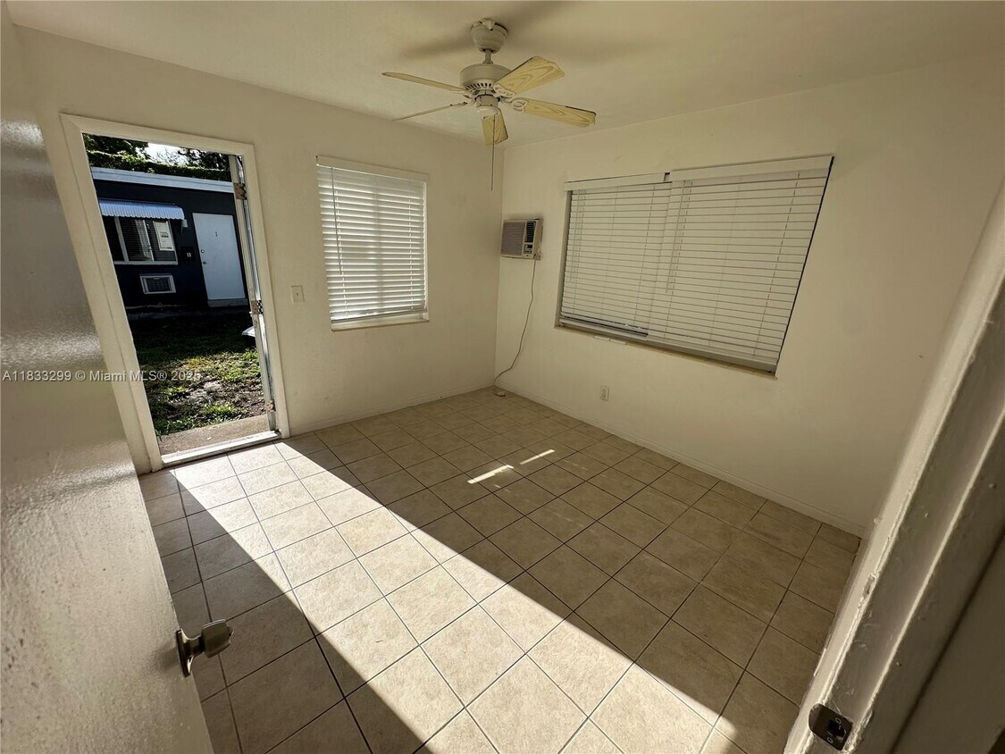 Foto principal - 610 NE 12th Ave