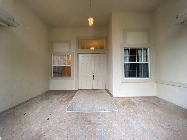 Building Photo - 4532 SW La Paloma Dr